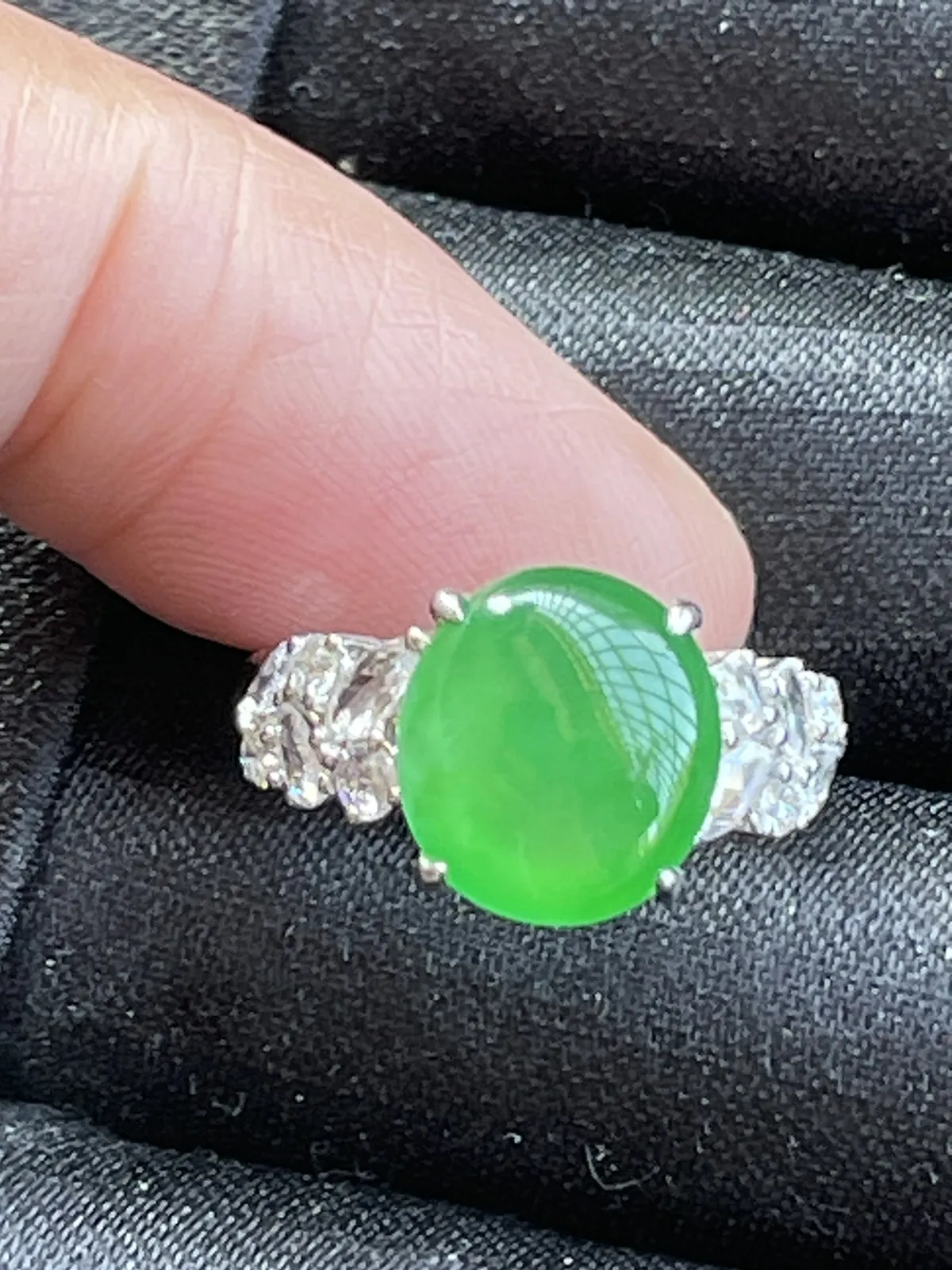 缅甸翡翠A货，正阳绿女富贵戒，上手效果非常好，吉祥富贵，裸石尺寸11/10/3