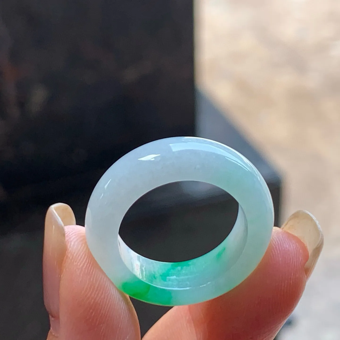 阳绿指环
水润细腻