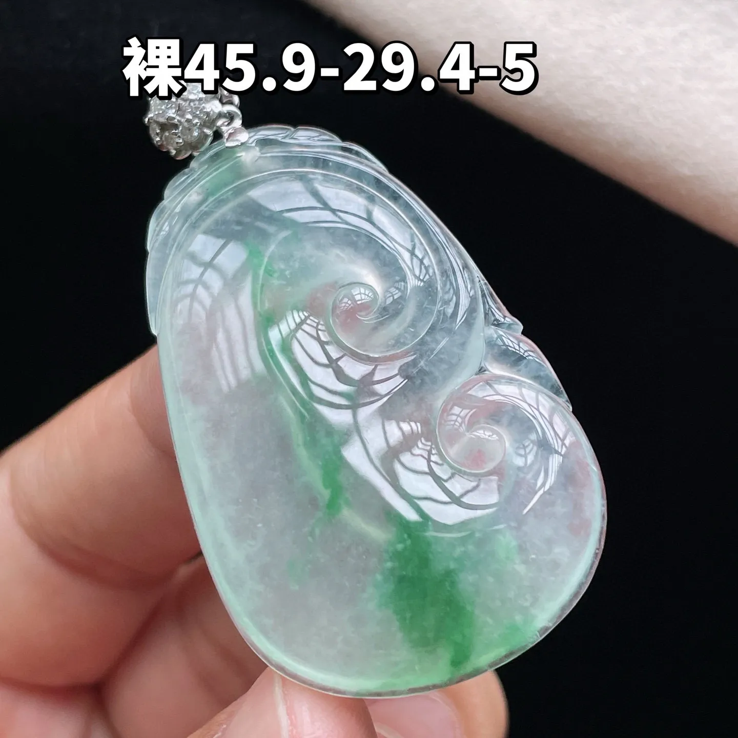 18K 冰种飘绿·如意
 
裸45.9-29.4-5