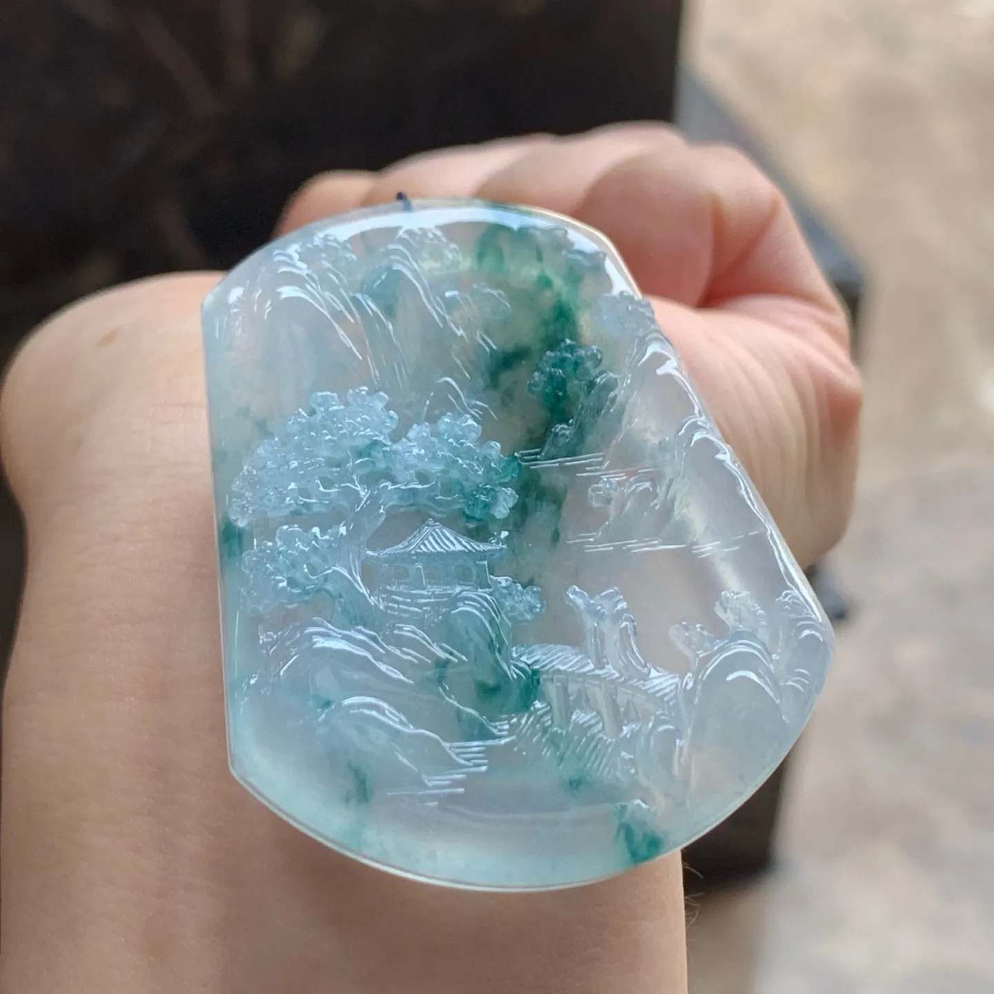 冰种飘花山水牌
清爽