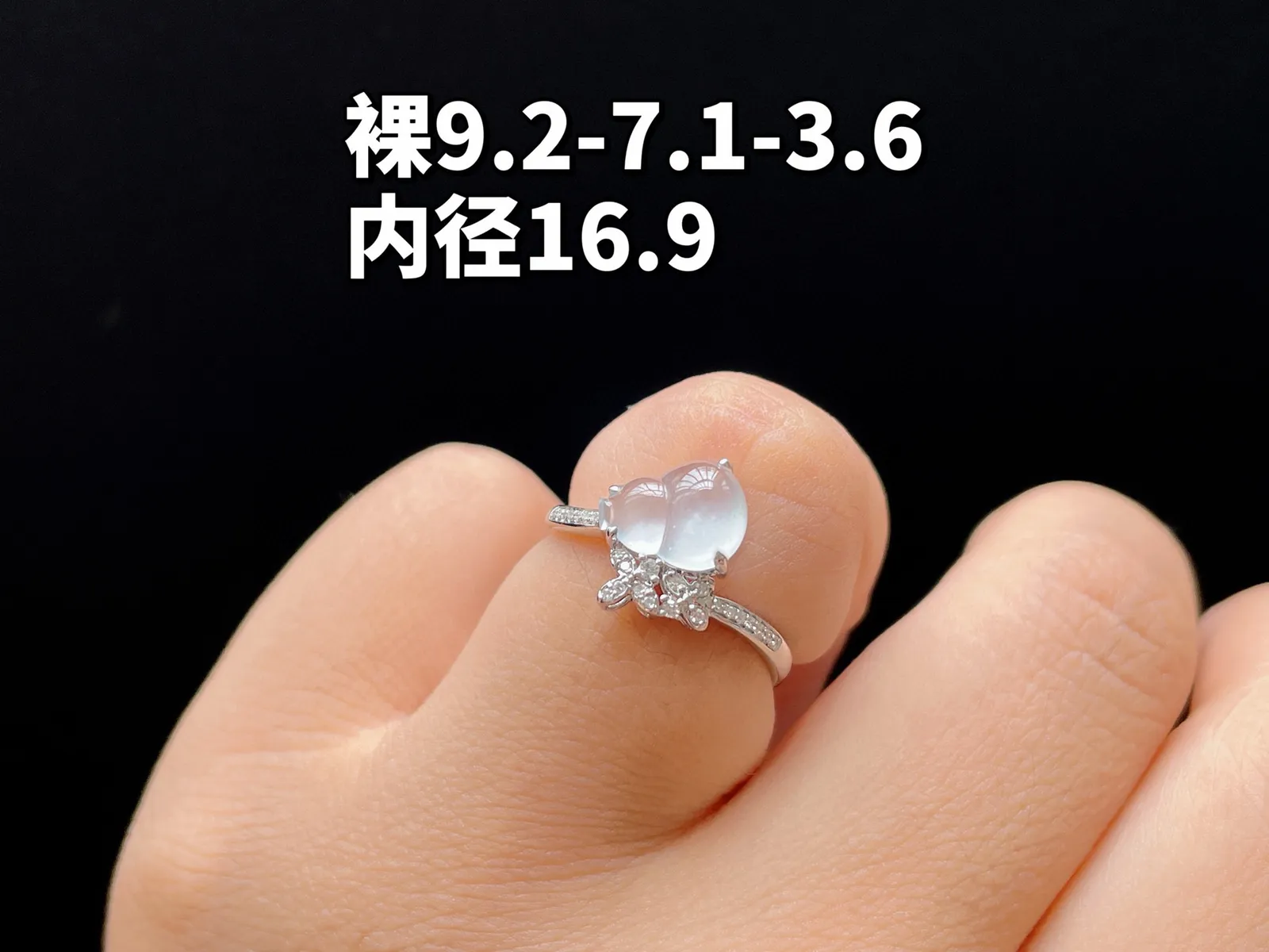 18K 冰种·葫芦戒指
 
裸9.2-7.1-3.6
内径16.9