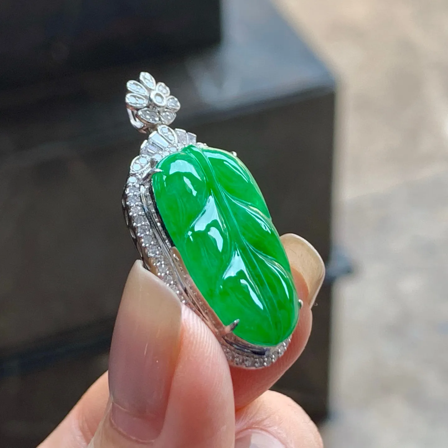 满色玉叶
色辣 真金镶嵌