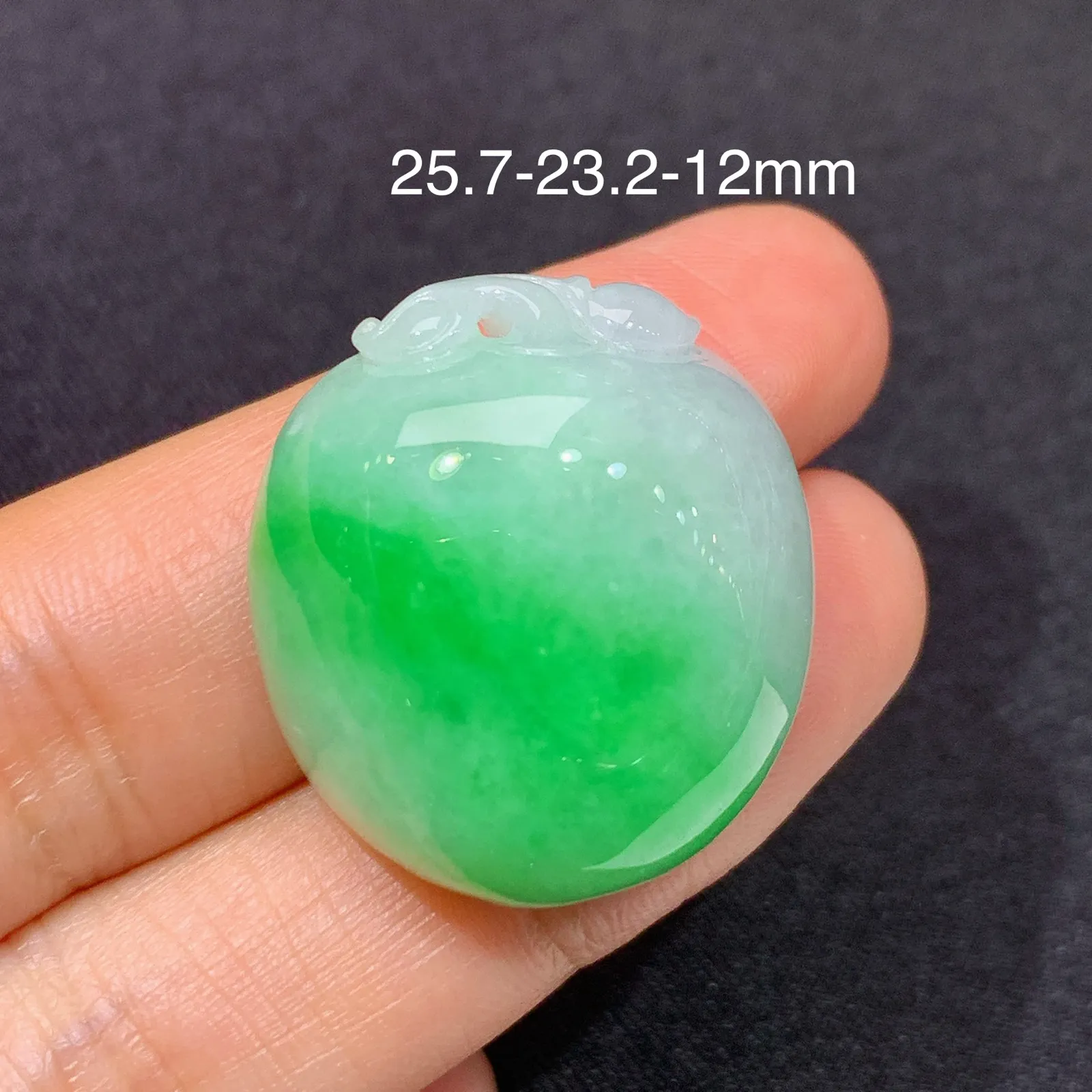 飘绿寿桃吊坠 镶嵌佳品，冰润色阳，种水足 尺寸25.7*23.2*12