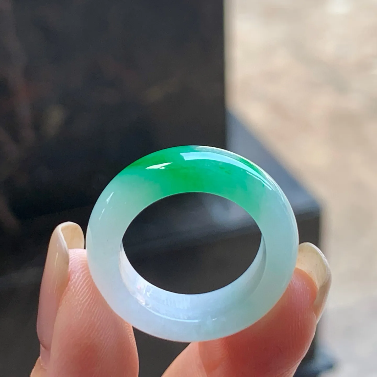 阳绿指环
水润细腻