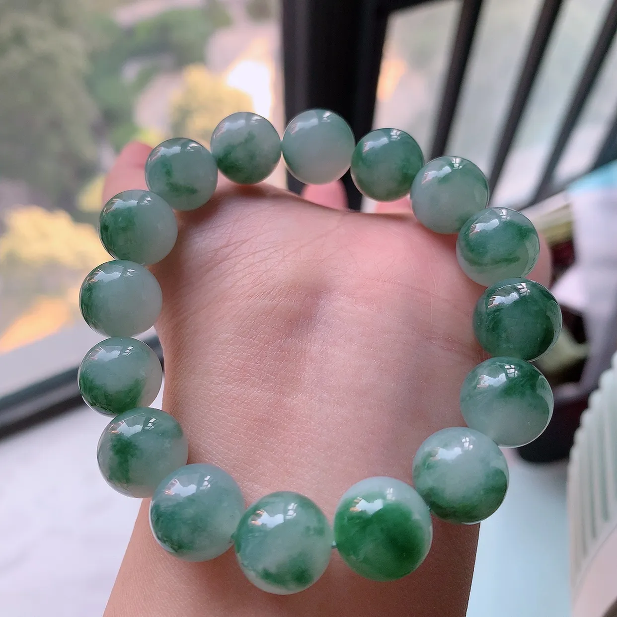 自然光实拍，缅甸天然翡翠A货，老坑冰飘花圆珠翡翠手串手链  种老水足  冰清玉润  颜色漂亮 #00