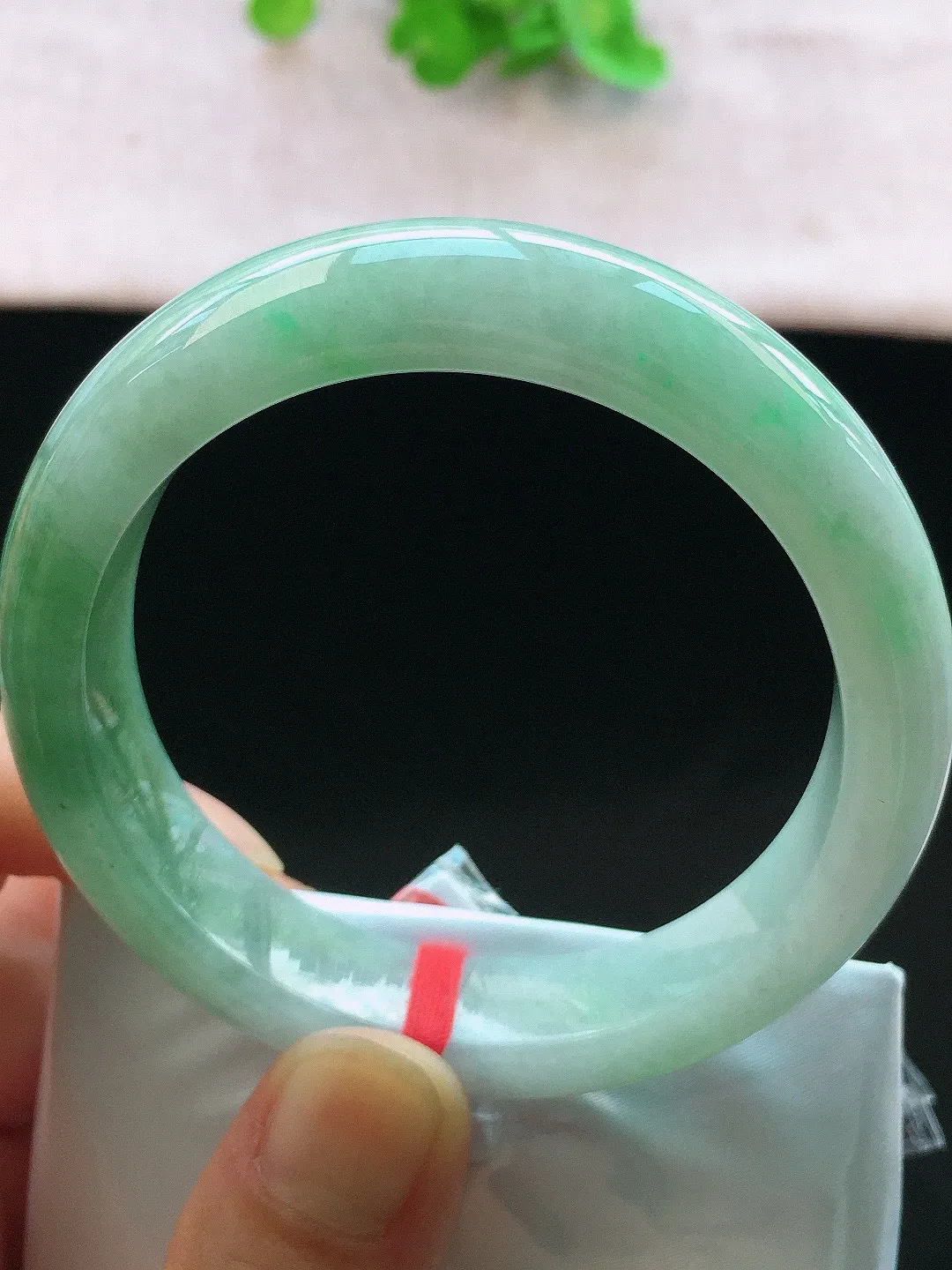 正圈54-55可戴，种老水足，尺寸55/12.6/8.3mm，冰飘绿正圈翡翠手镯