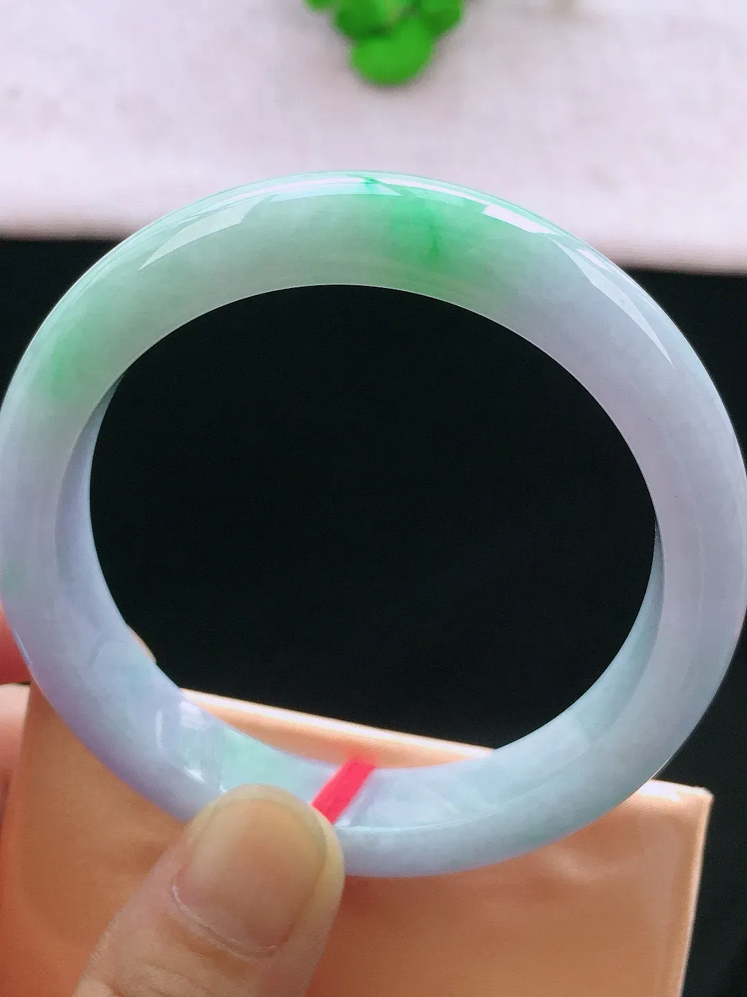 正圈57-58可戴，种老水足，尺寸58/12/8.7mm，春彩正圈翡翠手镯