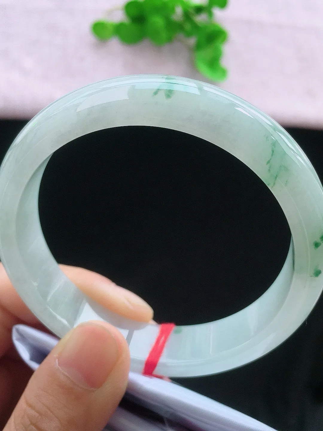 正圈60-61可戴，种老水足，尺寸60.5/14.5/7.6mm，飘绿花大圈口正圈翡翠手镯