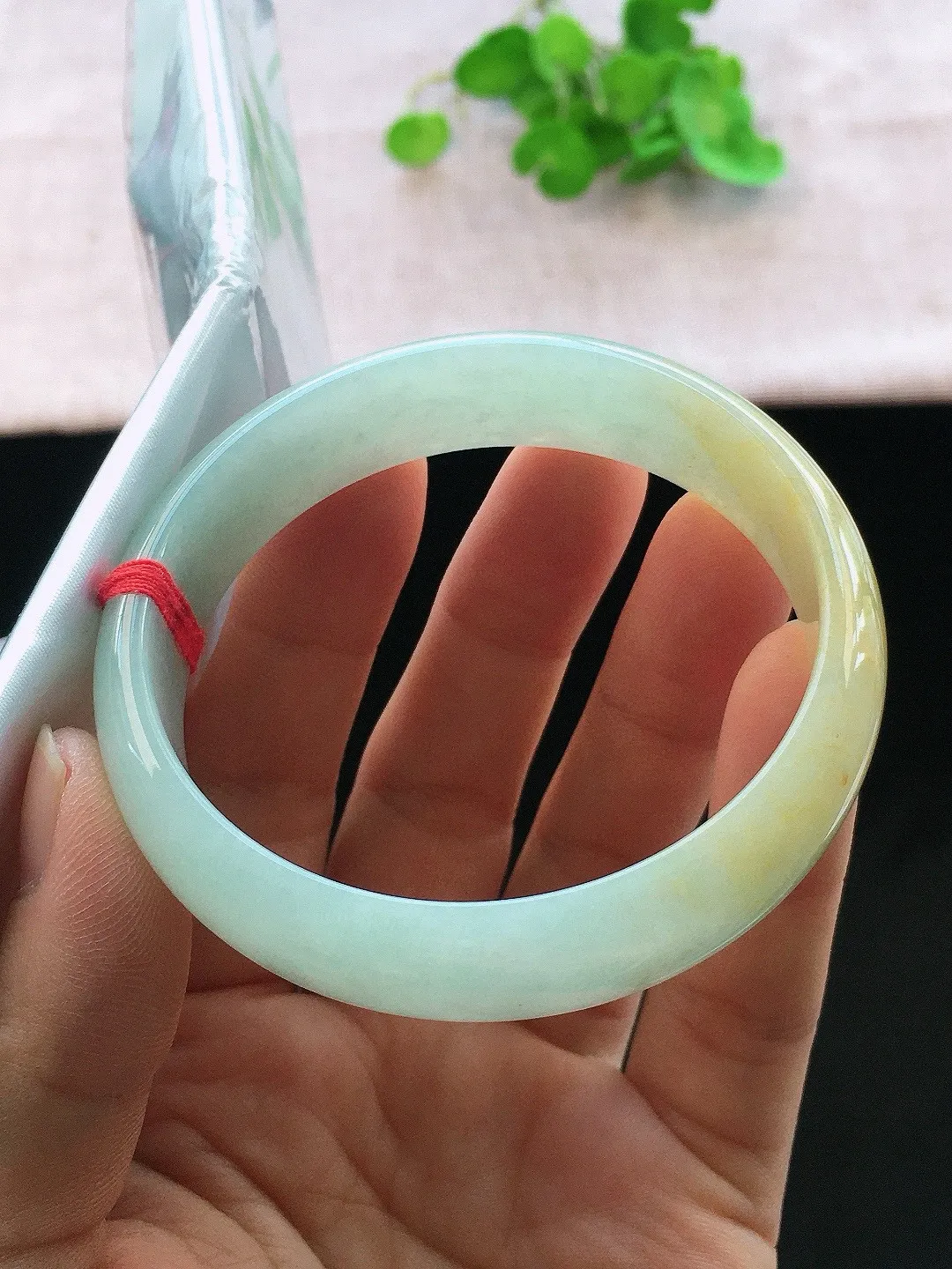 正圈58-59可戴，种老水足，宽版，尺寸58.7/14.5/6.2mm，冰黄翡正圈翡翠手镯