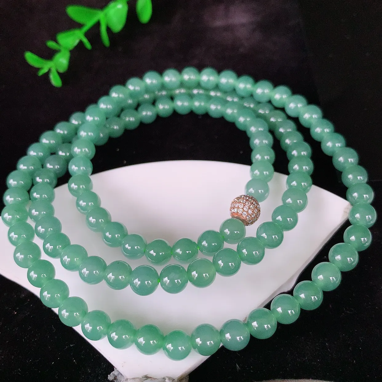 天然翡翠A货，冰蓝水翡翠圆珠翡翠珠链，取一尺寸：6.6mm。#001.1