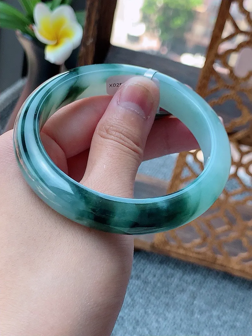 a货翡翠老坑飘花半山半水正装正圈手镯57-58圈口  尺寸57×12×8.2mm 重量56.43g 0726