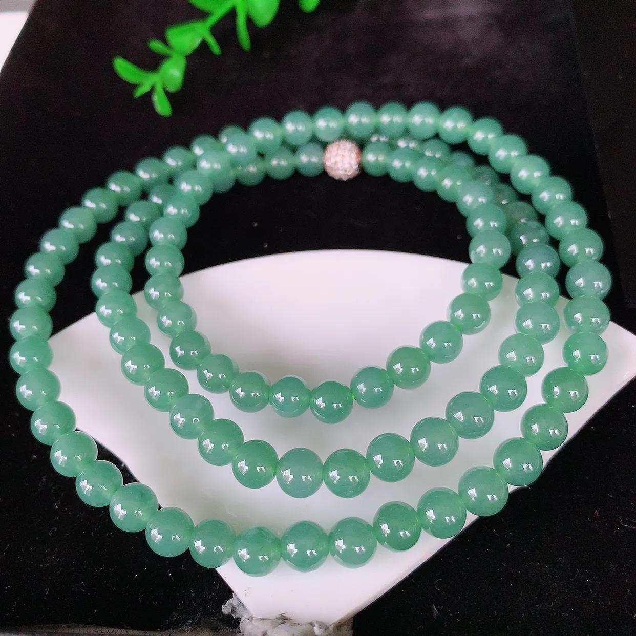 天然翡翠A货，冰蓝水翡翠圆珠翡翠珠链，取一尺寸：6.6mm。#001.1