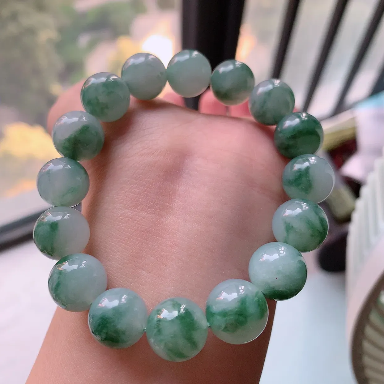 自然光实拍，缅甸天然翡翠A货，老坑冰飘花圆珠翡翠手串手链  种老水足  冰清玉润  颜色漂亮 #001.1取一尺寸12.8