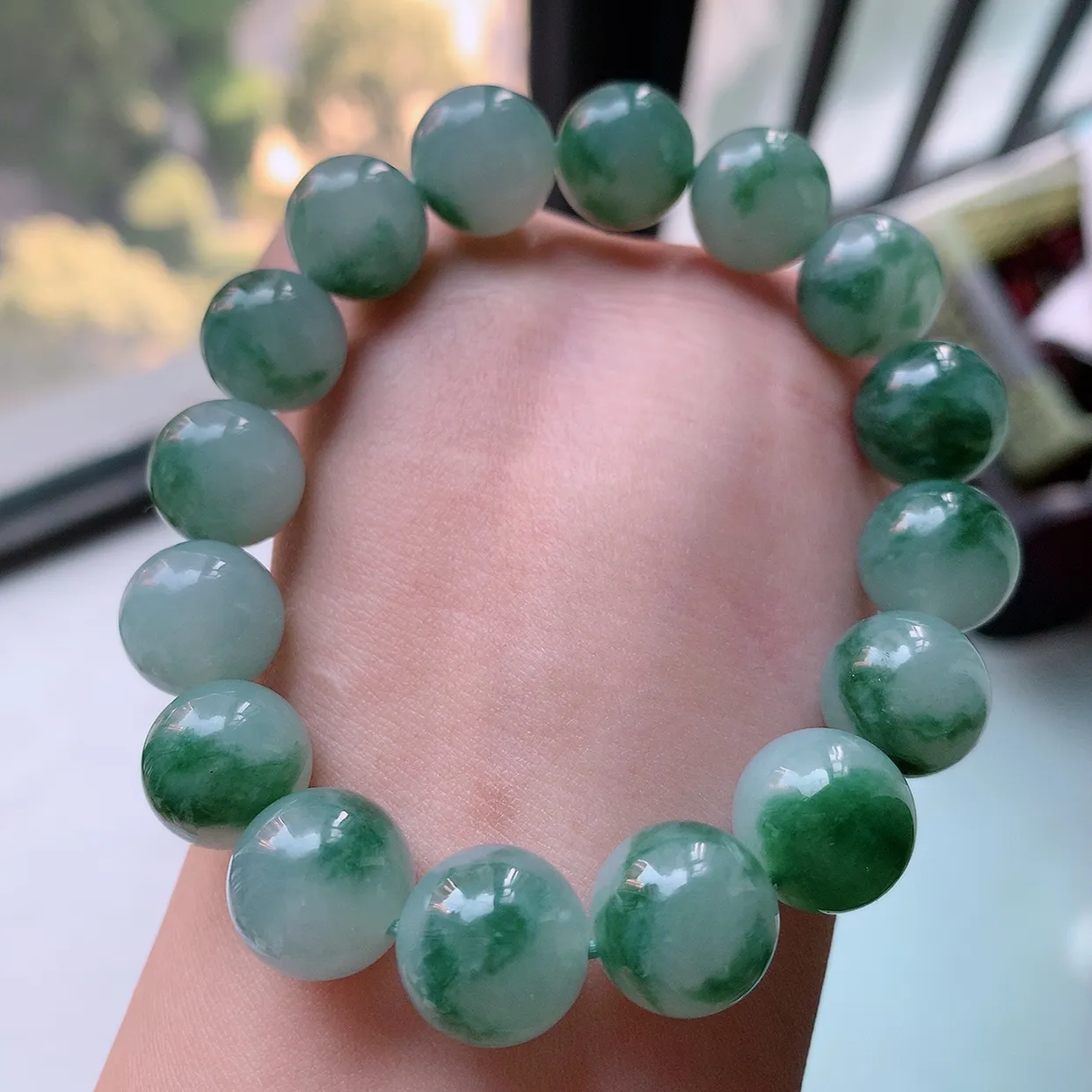 自然光实拍，缅甸天然翡翠A货，老坑冰飘花圆珠翡翠手串手链  种老水足  冰清玉润  颜色漂亮 #001.1取一尺寸12.8