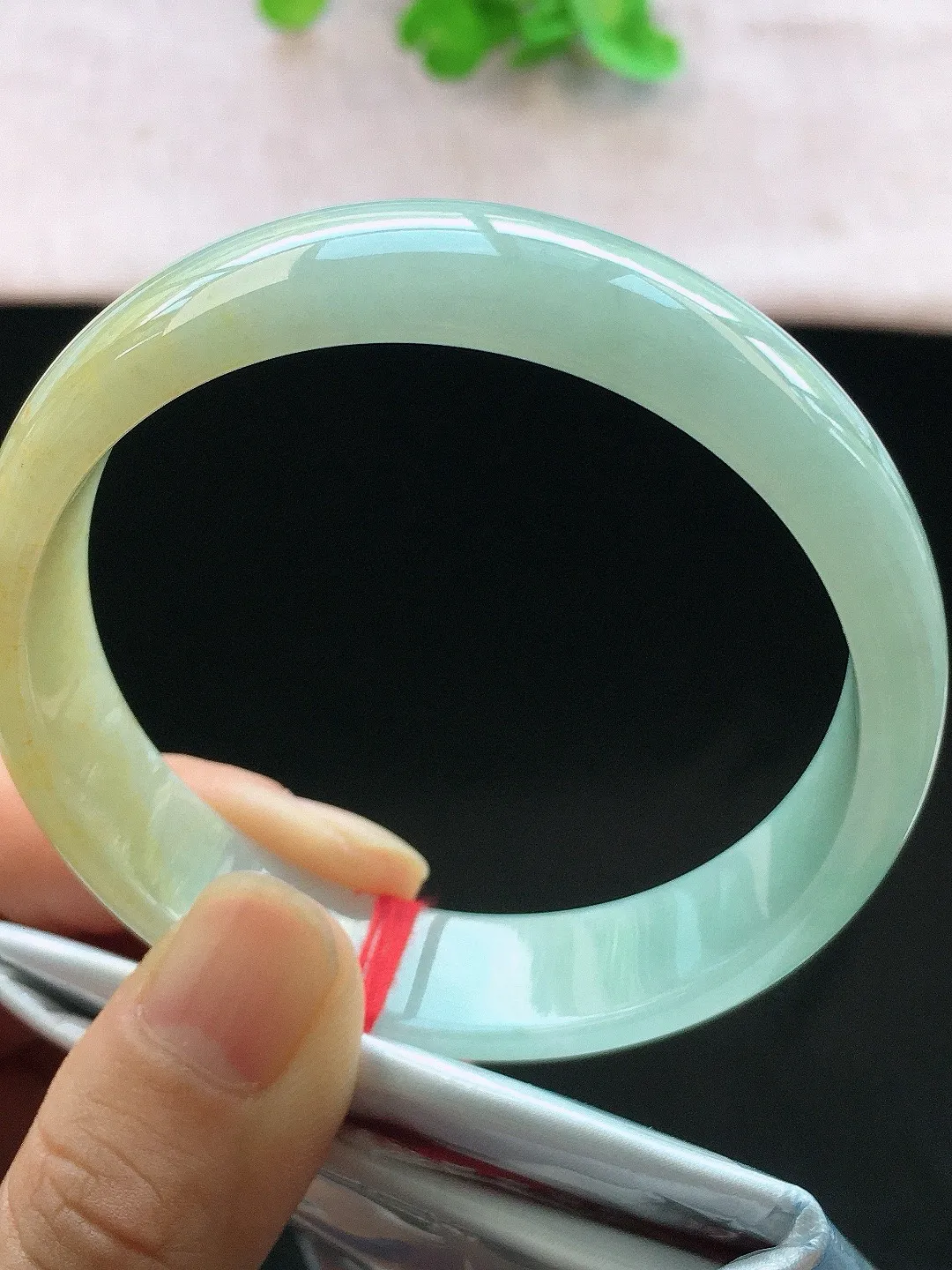 正圈58-59可戴，种老水足，宽版，尺寸58.7/14.5/6.2mm，冰黄翡正圈翡翠手镯