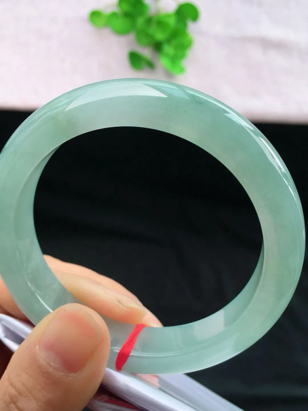正圈56-57可戴，种老水足，尺寸56.5/12.5/8.8mm，底色正圈翡翠手镯