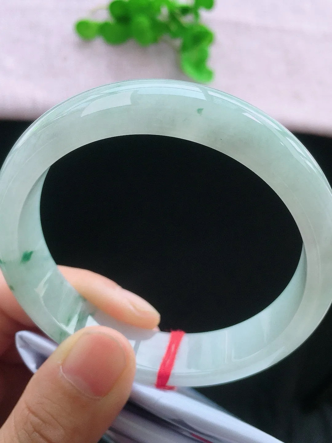 正圈60-61可戴，种老水足，尺寸60.5/14.5/7.6mm，飘绿花大圈口正圈翡翠手镯