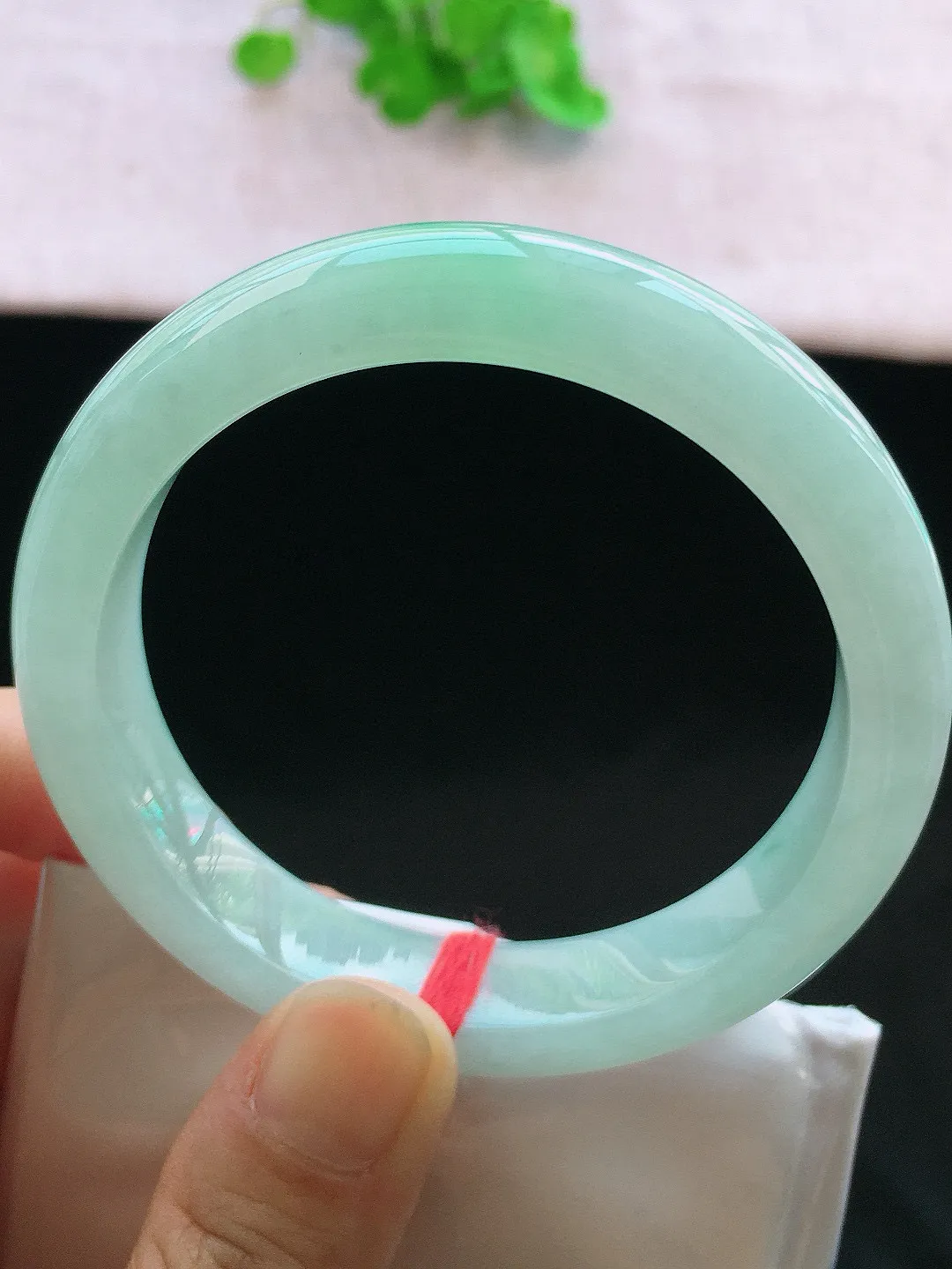 正圈58-59可戴，种老水足，尺寸58.3/12.7/8.4mm，冰飘绿正圈翡翠手镯