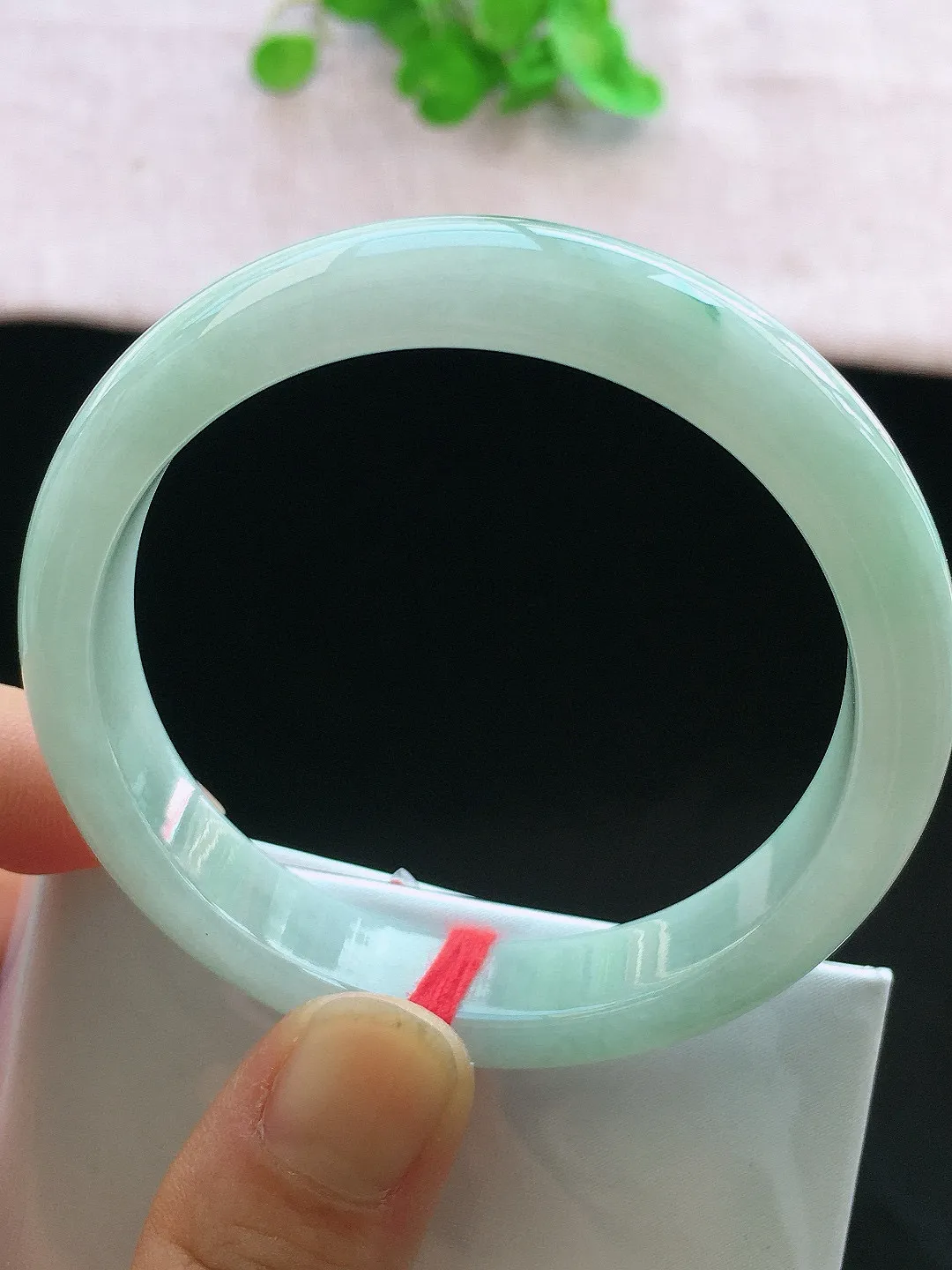 正圈55-56可戴，种老水足，尺寸55.5/11.8/7.4mm，冰飘花正圈翡翠手镯