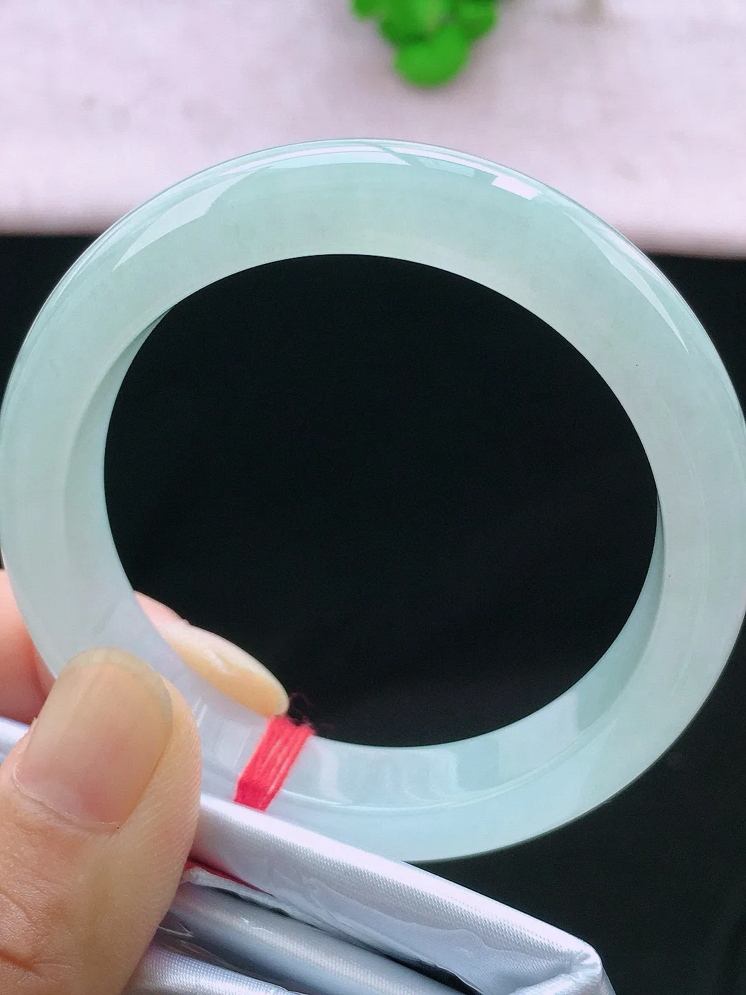 正圈53-54可戴，种老水足，尺寸54/12.1/8.3mm，白冰正圈翡翠手镯