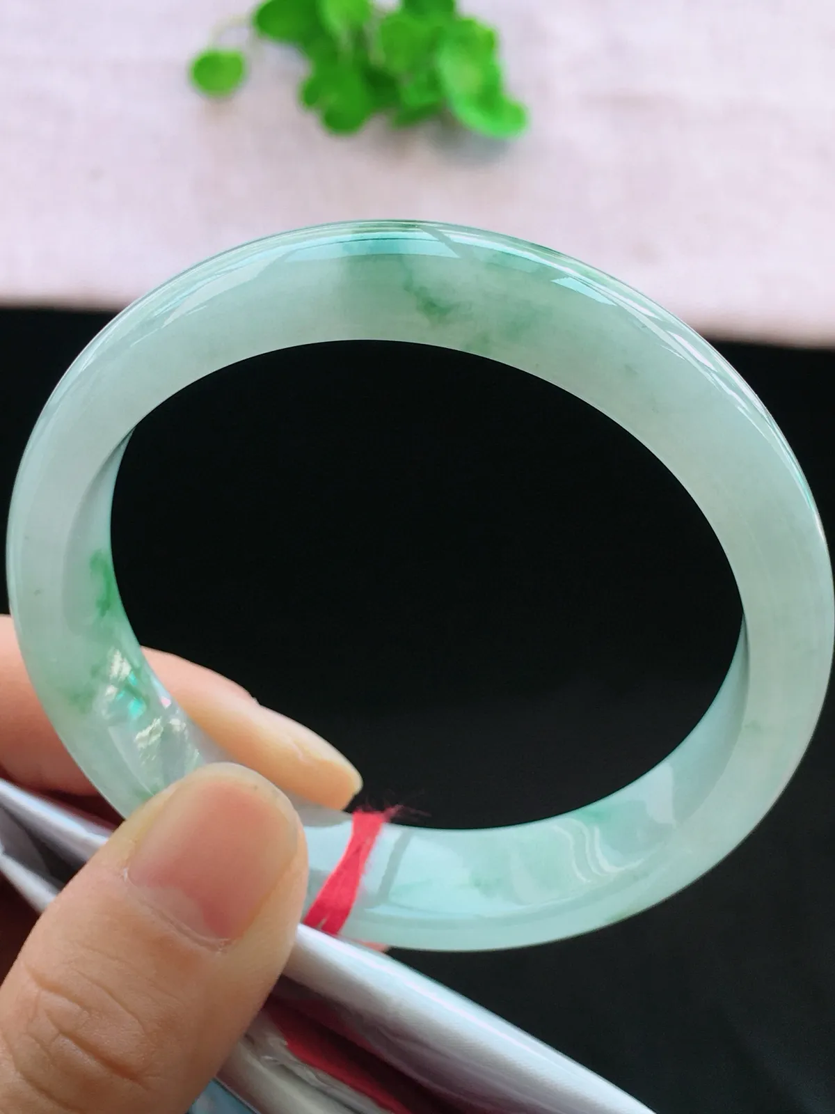 正圈58-59可戴，种老水足，尺寸59/13.7/7.3mm，冰飘花正圈翡翠手镯