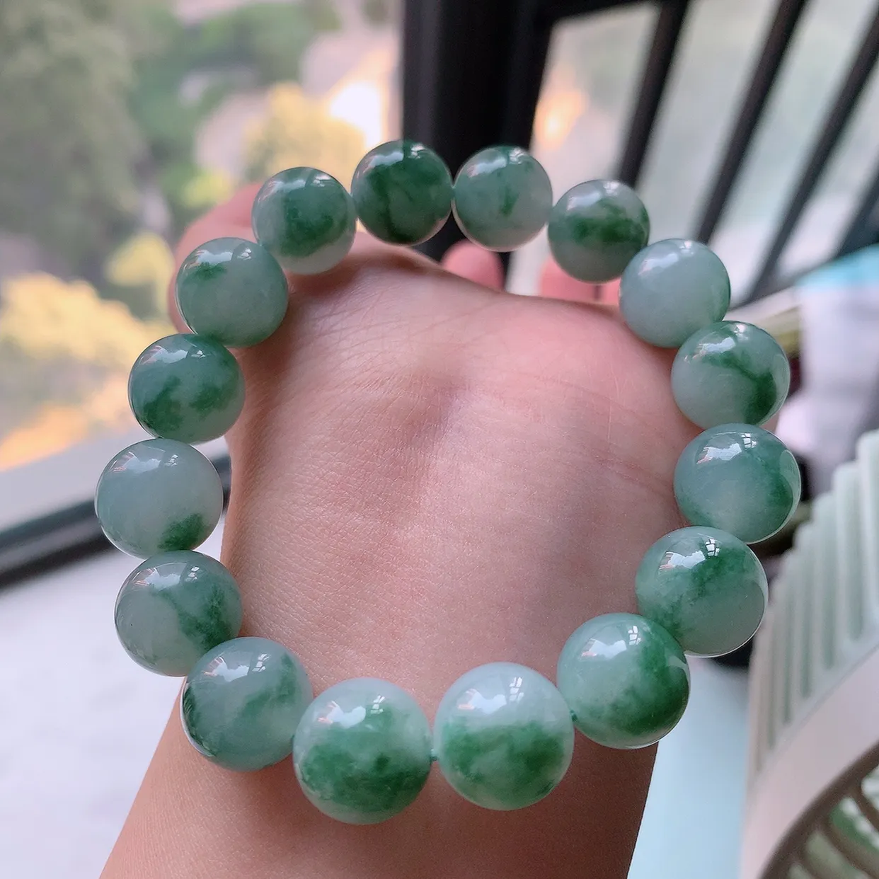 自然光实拍，缅甸天然翡翠A货，老坑冰飘花圆珠翡翠手串手链  种老水足  冰清玉润  颜色漂亮 #001.1取一尺寸12.8