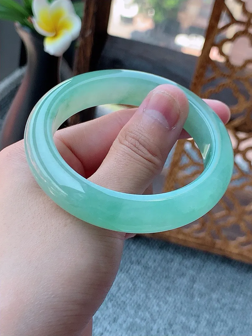 a货翡翠老坑冰种晴绿正装正圈手镯52-53小圈口 尺寸52.3×12.5×8.5mm 重量 58.13g 0726