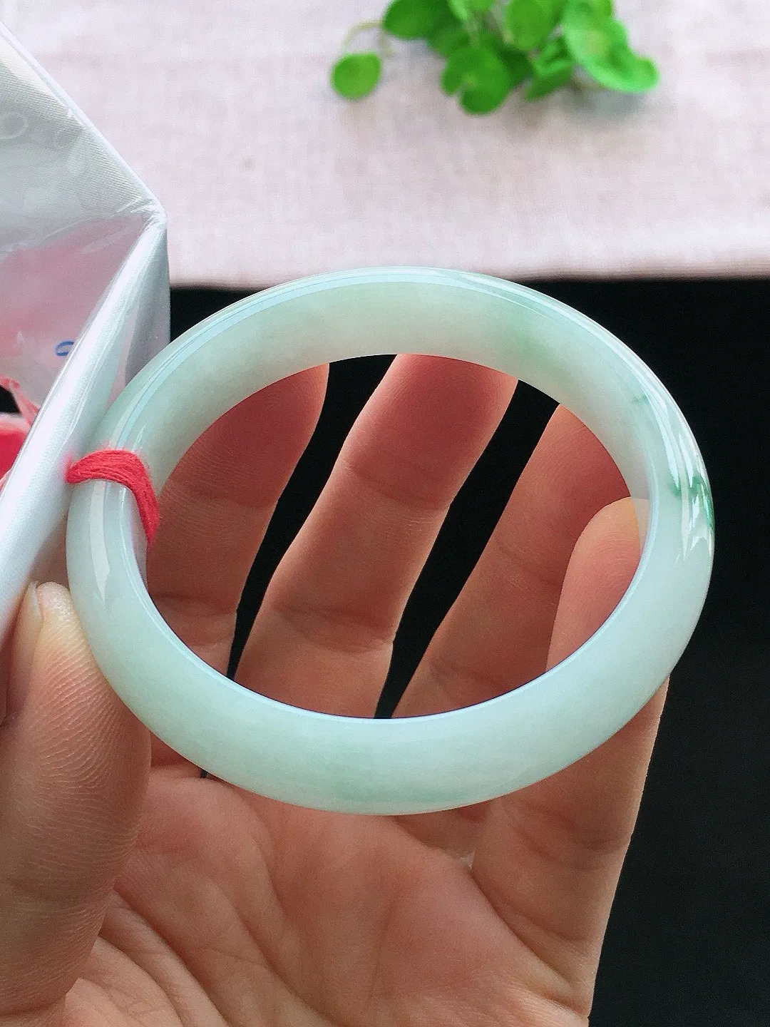 正圈55-56可戴，种老水足，尺寸55.5/11.8/7.4mm，冰飘花正圈翡翠手镯