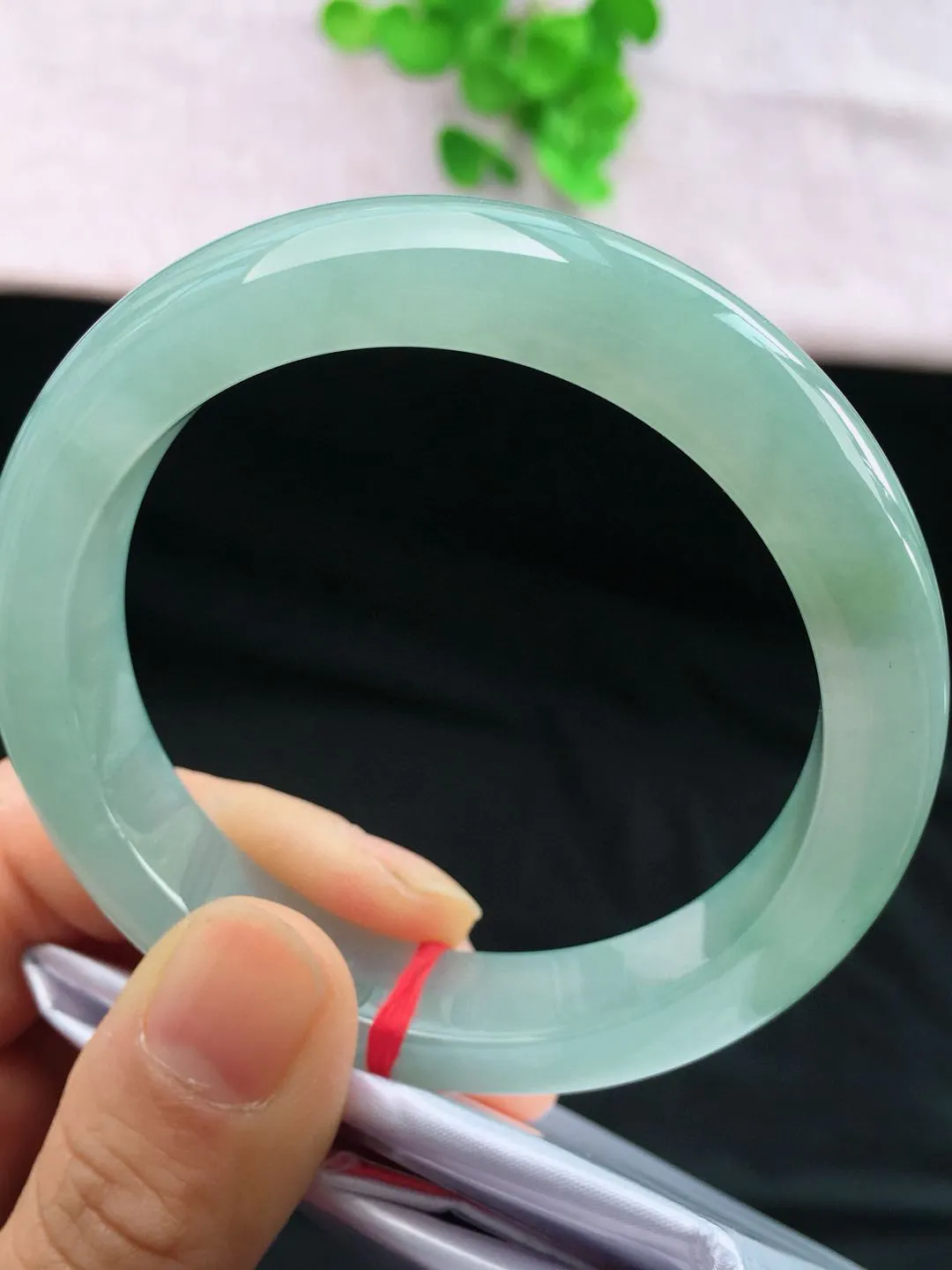 正圈56-57可戴，种老水足，尺寸56.5/12.5/8.8mm，底色正圈翡翠手镯