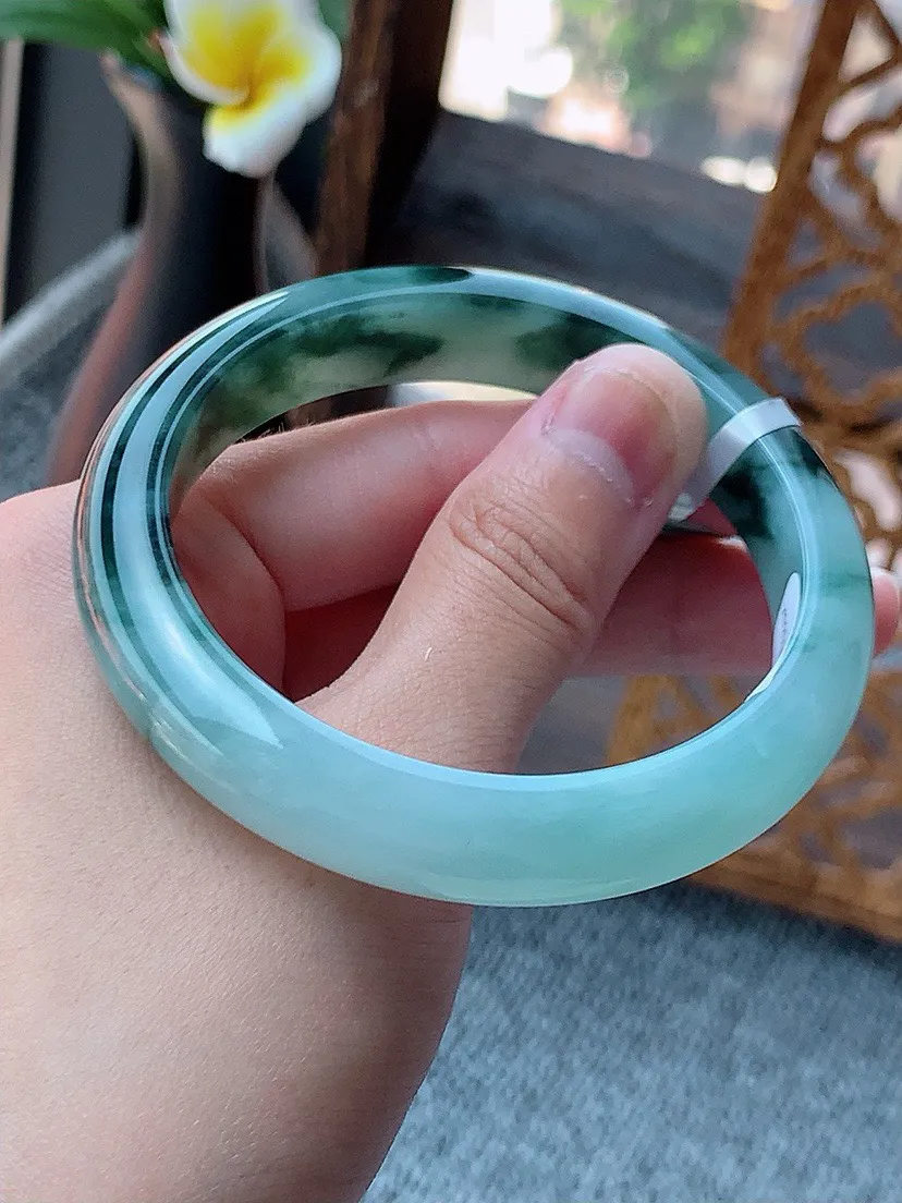 a货翡翠老坑飘花半山半水正装正圈手镯57-58圈口  尺寸57×12×8.2mm 重量56.43g 0726