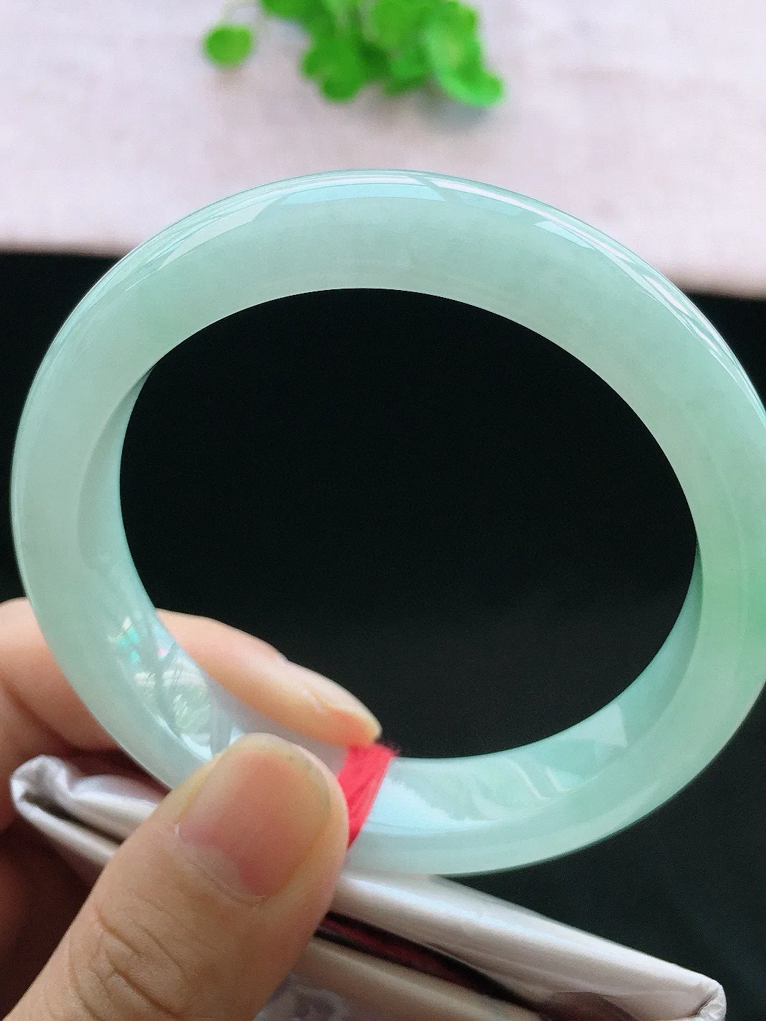正圈58-59可戴，种老水足，尺寸58.3/12.7/8.4mm，冰飘绿正圈翡翠手镯