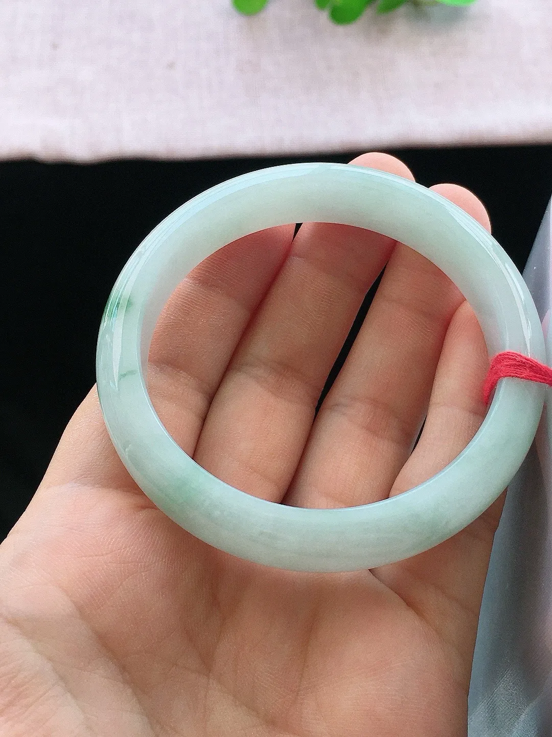 正圈55-56可戴，种老水足，尺寸55.5/11.8/7.4mm，冰飘花正圈翡翠手镯