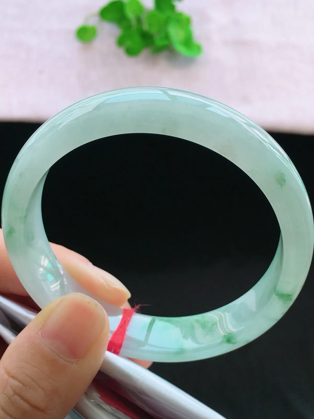 正圈58-59可戴，种老水足，尺寸59/13.7/7.3mm，冰飘花正圈翡翠手镯