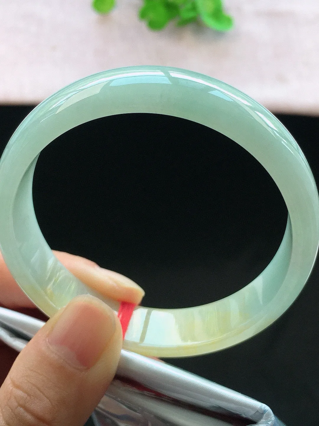 正圈58-59可戴，种老水足，宽版，尺寸58.7/14.5/6.2mm，冰黄翡正圈翡翠手镯