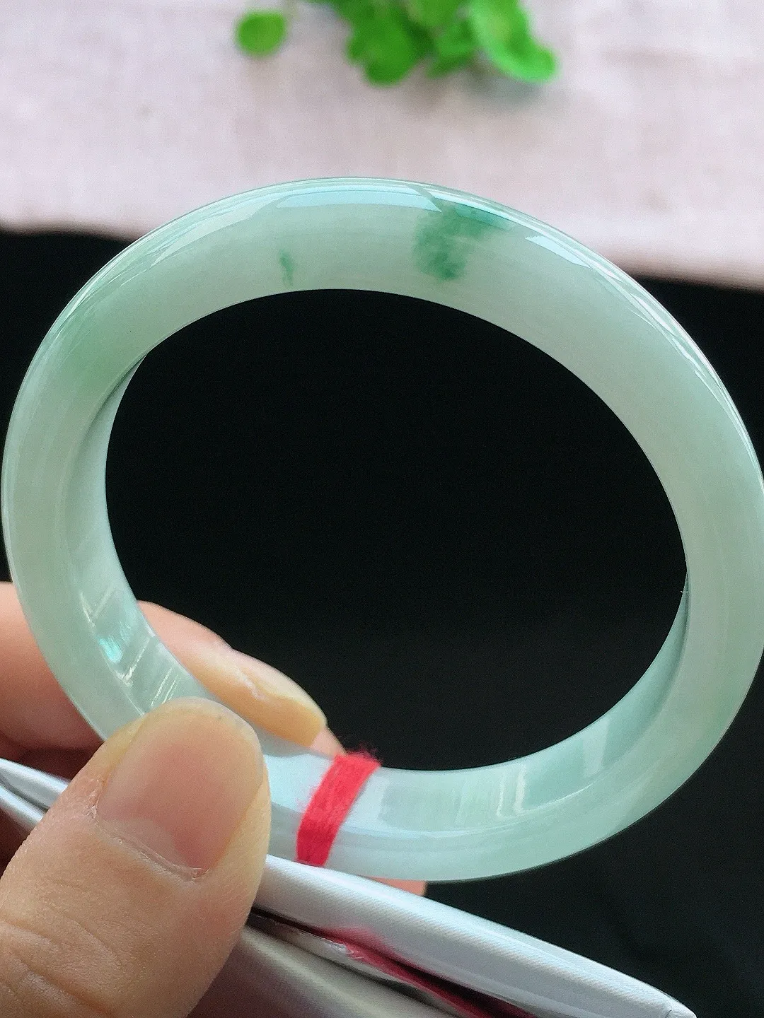 正圈55-56可戴，种老水足，尺寸55.5/11.8/7.4mm，冰飘花正圈翡翠手镯