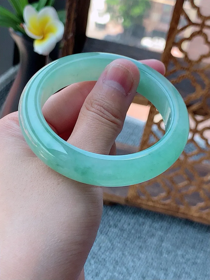 a货翡翠老坑冰种晴绿正装正圈手镯52-53小圈口 尺寸52.3×12.5×8.5mm 重量 58.13g 0726