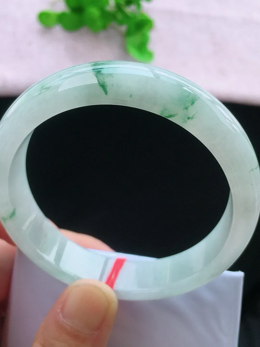 正圈60-61可戴，种老水足，尺寸60.5/14.5/7.6mm，飘绿花大圈口正圈翡翠手镯
