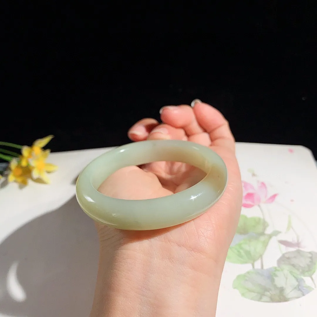 和田玉53.5圈口且末糖手镯！玉质细腻油润 底色纯净脂粉好，品质高