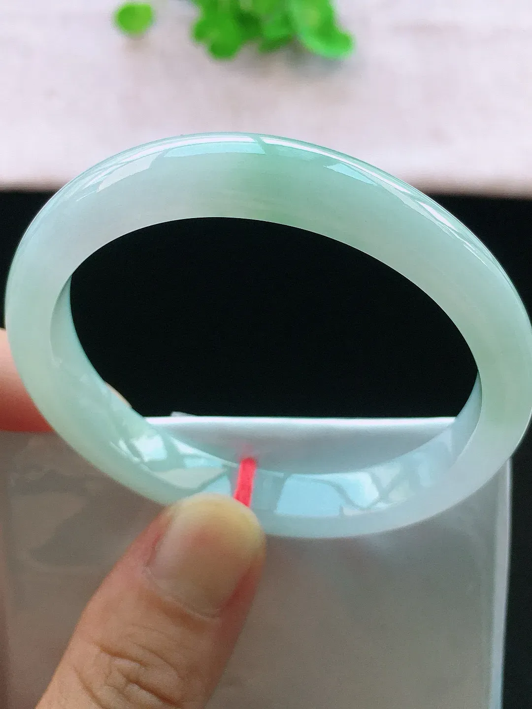 正圈51-52可戴，种老水足，尺寸53/9.8/6.7/47.5mm，冰飘绿贵妃翡翠手镯
