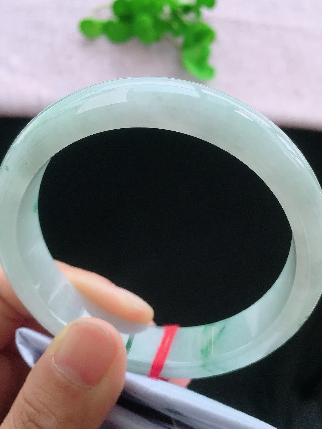 正圈60-61可戴，种老水足，尺寸60.5/14.5/7.6mm，飘绿花大圈口正圈翡翠手镯