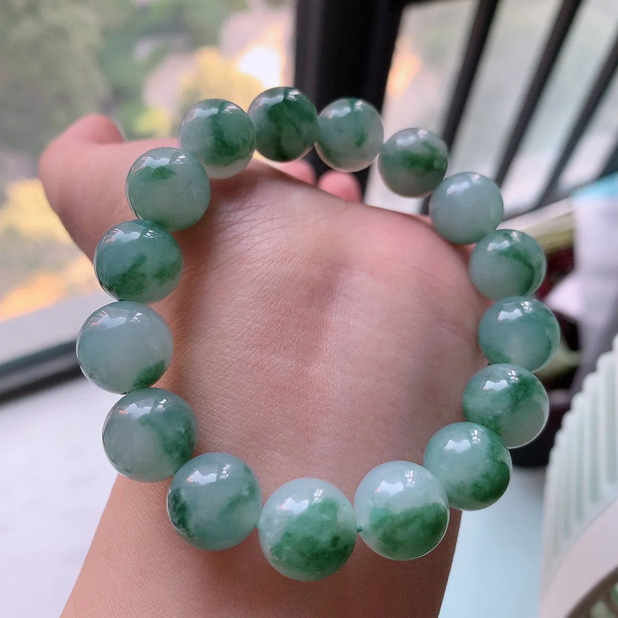 自然光实拍，缅甸天然翡翠A货，老坑冰飘花圆珠翡翠手串手链  种老水足  冰清玉润  颜色漂亮 #001.1取一尺寸12.8