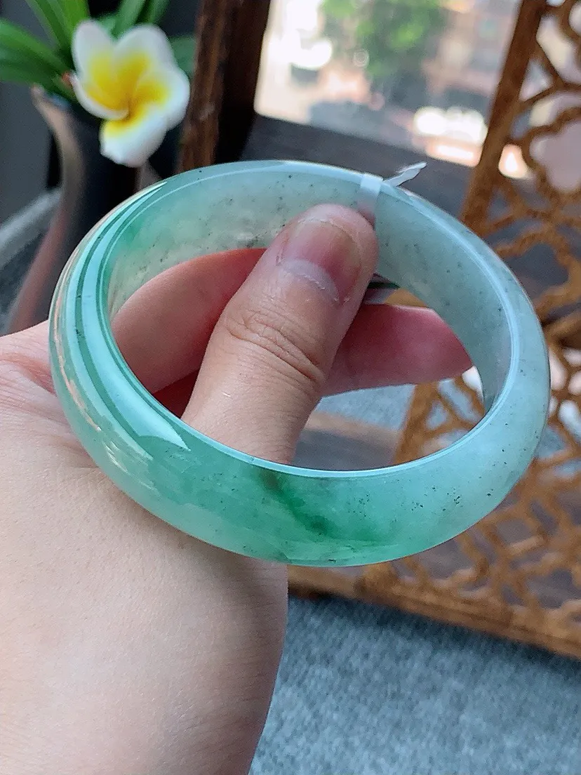 a货翡翠老坑飘绿宽边正装正圈手镯57-58圈口 尺寸57.3×15.8×7.7mm 重量67.40g 0726