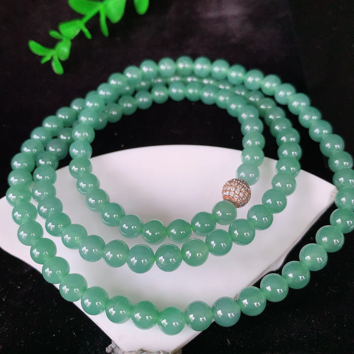 天然翡翠A货，冰蓝水翡翠圆珠翡翠珠链，取一尺寸：6.6mm。#001.1