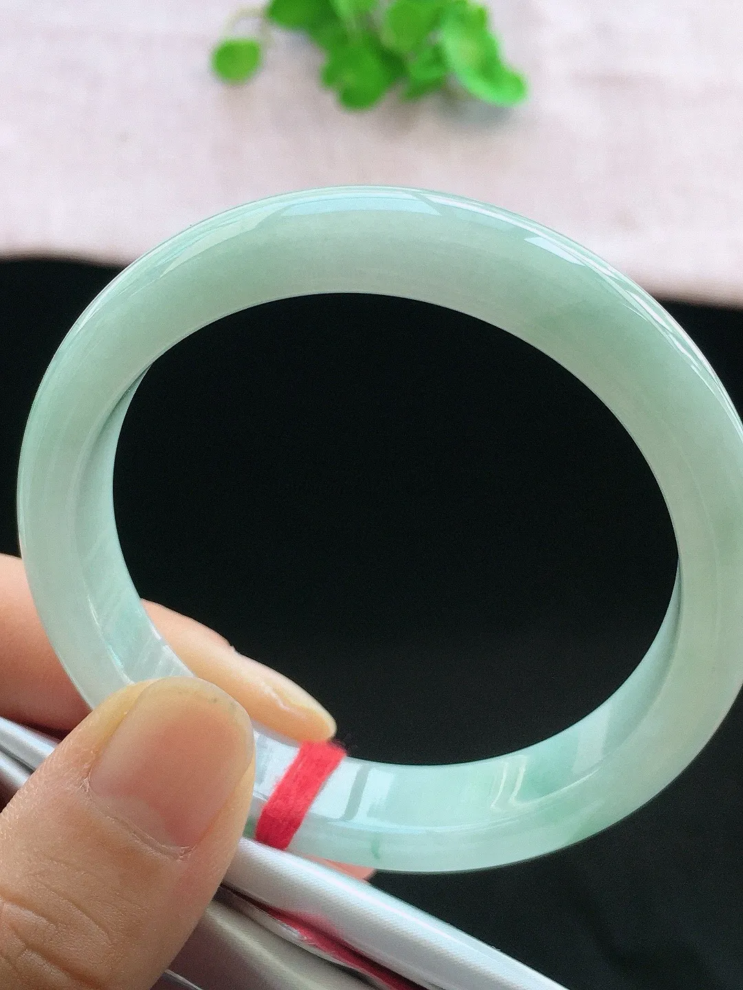 正圈55-56可戴，种老水足，尺寸55.5/11.8/7.4mm，冰飘花正圈翡翠手镯