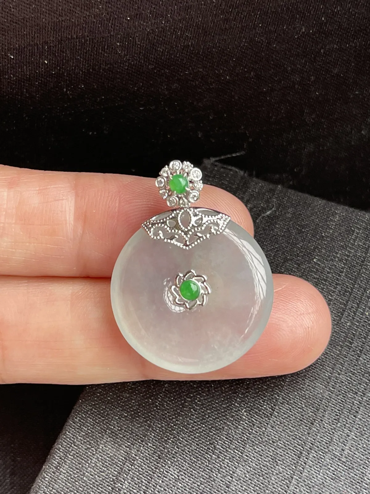 缅甸翡翠A货，平安扣，平平安安，健健康康，快乐一生，上身效果很美，裸石尺寸24.2/4.8