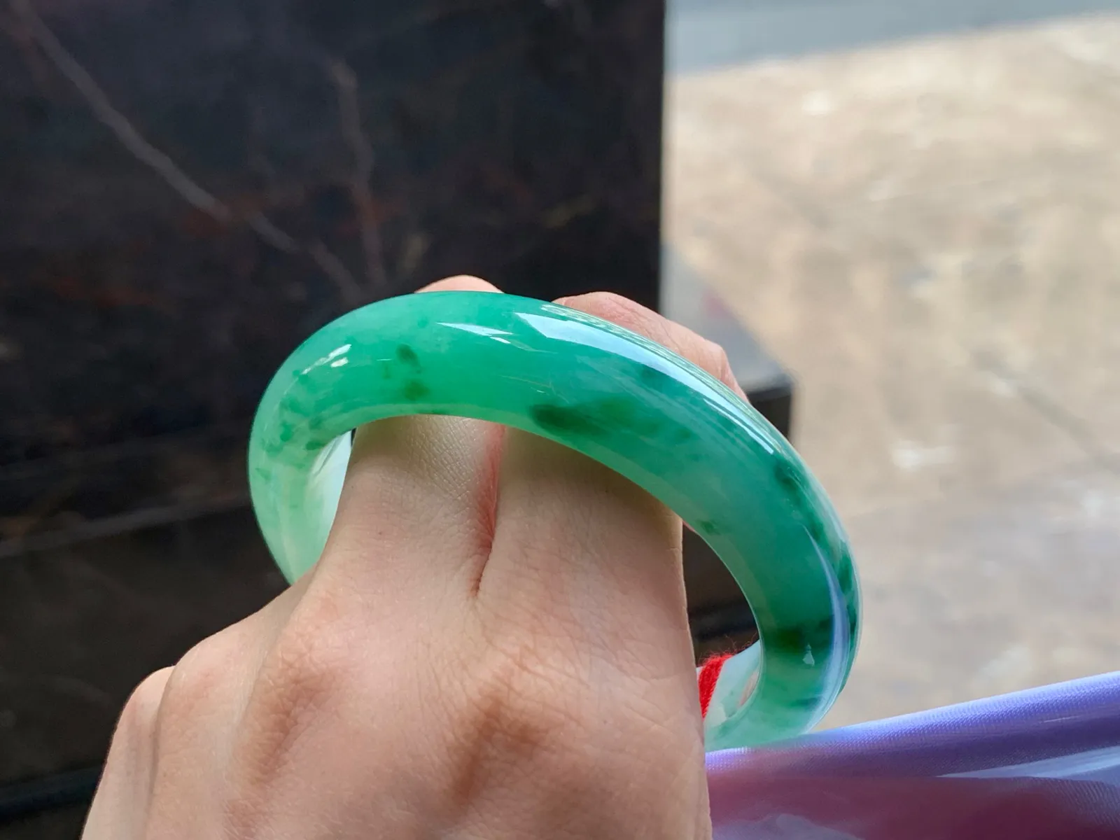 糯种绿底飘色手镯
水润54/13.5/9mm