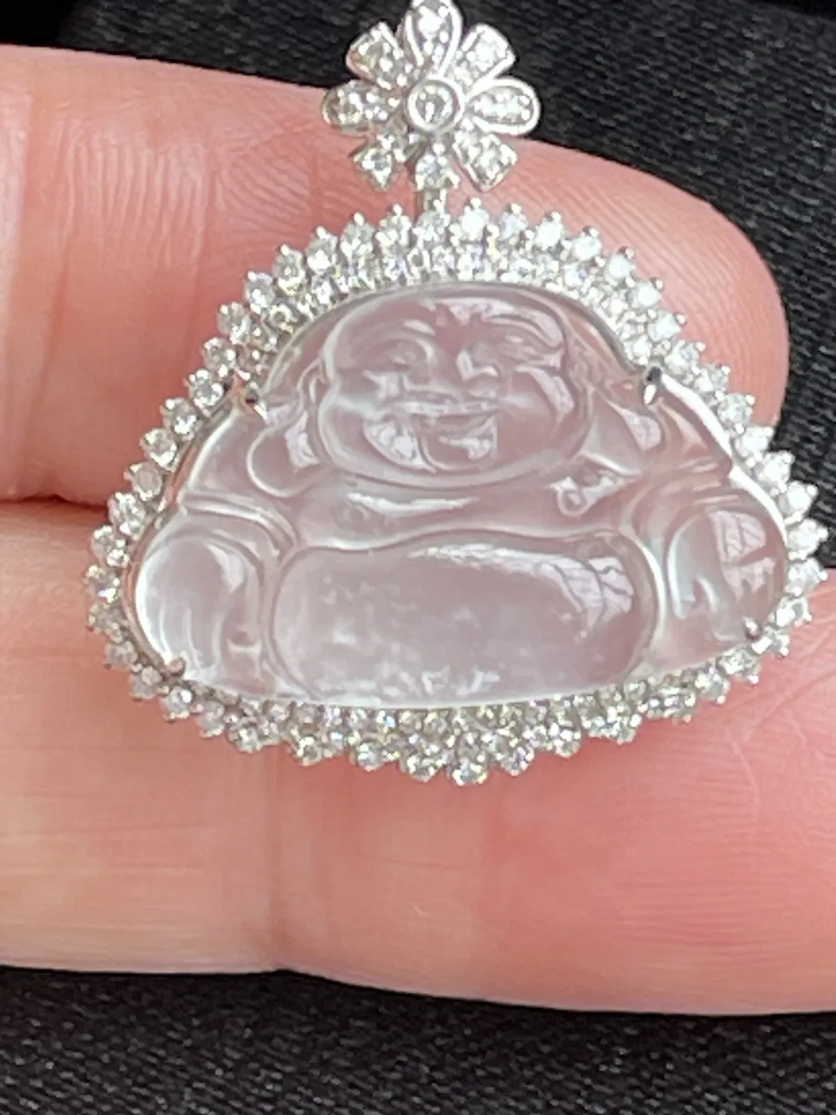 缅甸翡翠A货，佛在心中，平平安安，健健康康，快乐一生，上身效果很美，祼石尺寸13.9/21.3/4