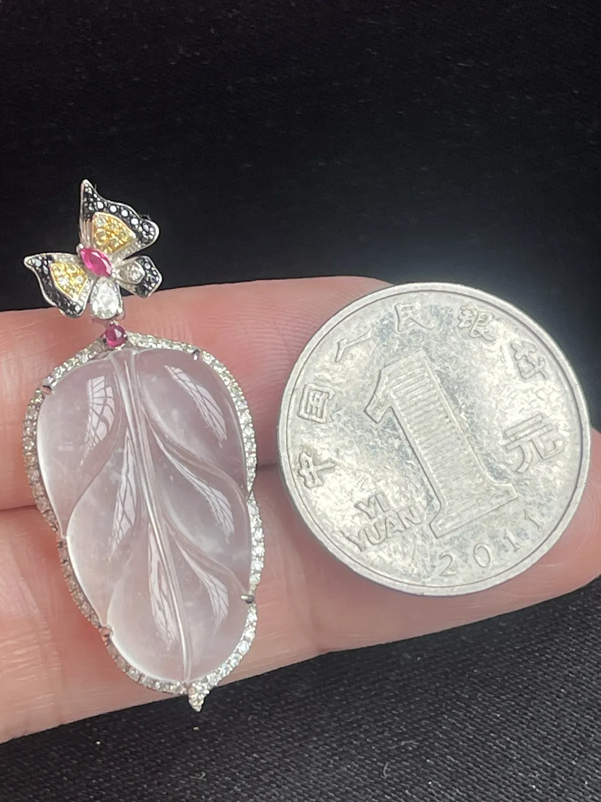 缅甸翡翠A货，金枝玉叶，事业有成，学业有成，上身效果非常美，裸石尺寸25.6/15.5/5