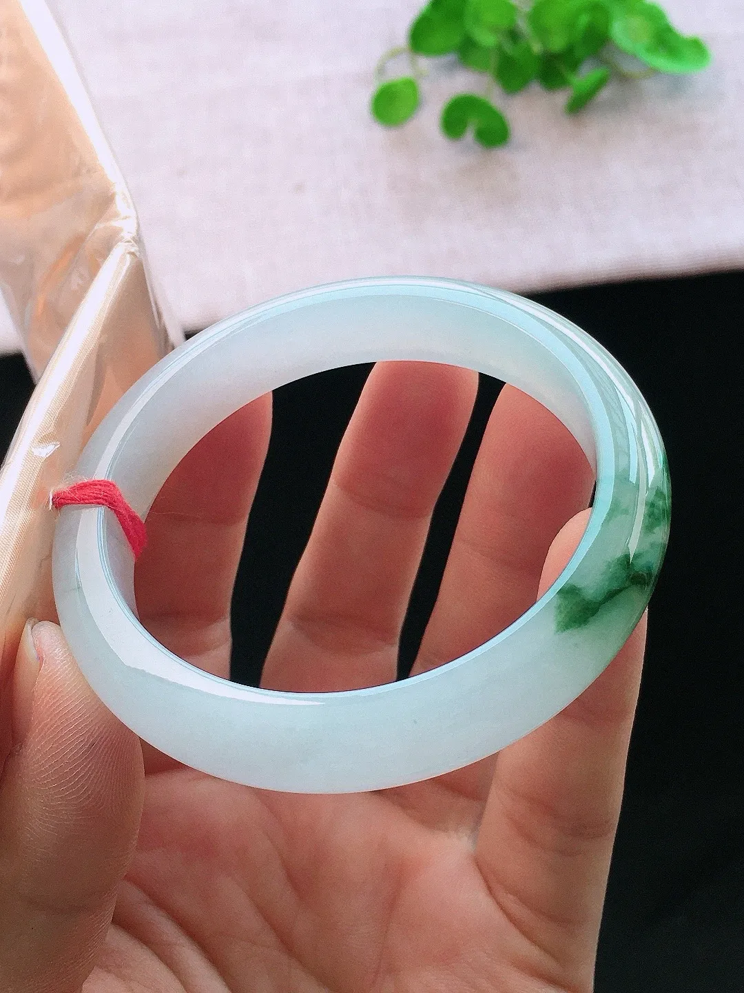 正圈58-59可戴，种老水足，尺寸58.7/12/8.2mm，冰飘花正圈翡翠手镯