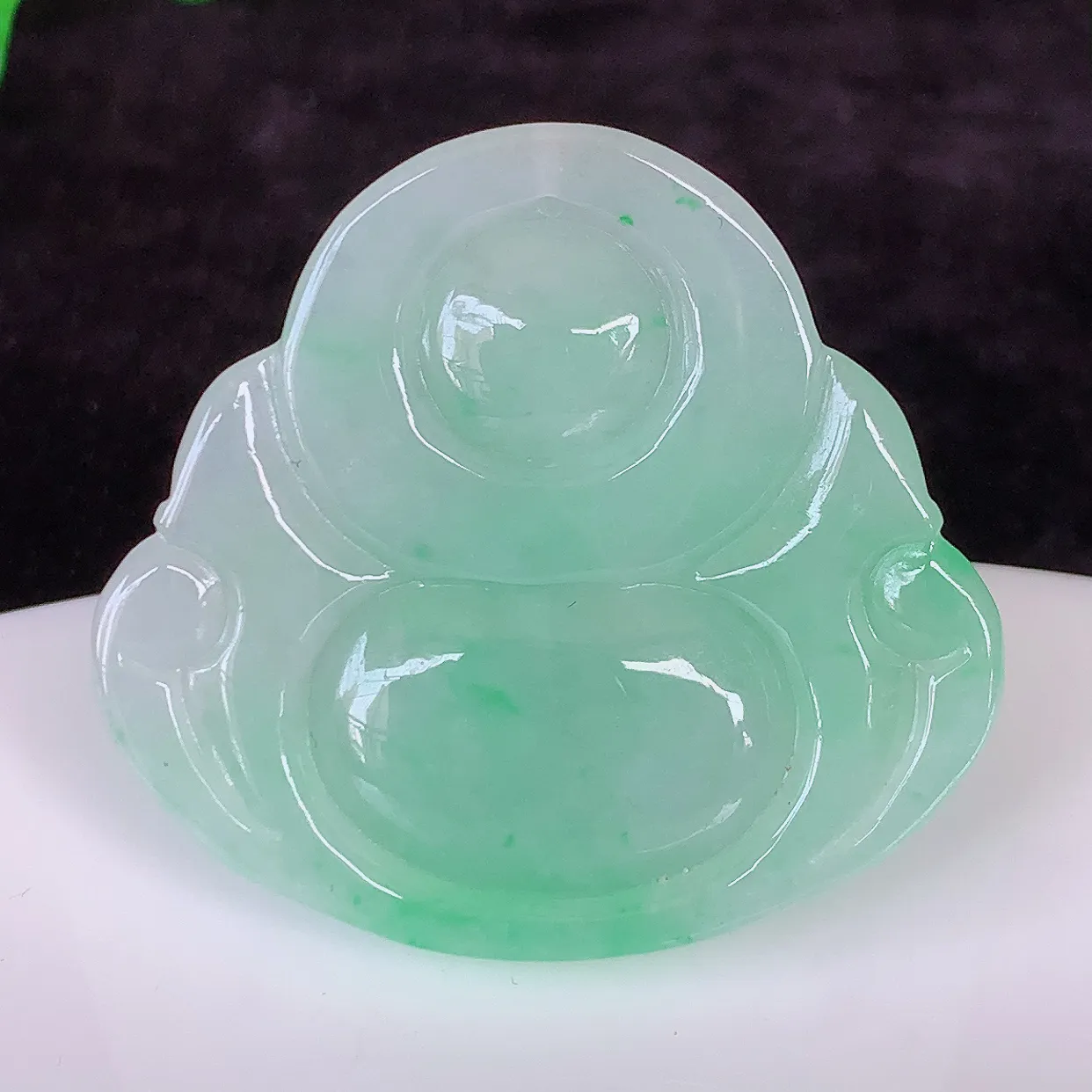 自然光实拍，冰润飘绿佛公吊坠，翡翠笑佛，饱满，开脸喜庆，配戴优雅迷人！#57.27